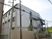 白い建物外観