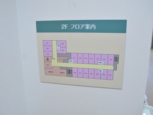 フロア案内板