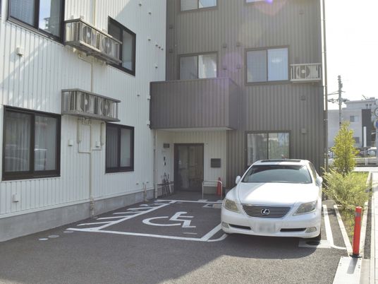 車椅子用駐車場の外観