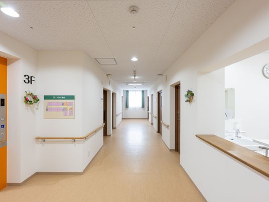 明るく広い通路