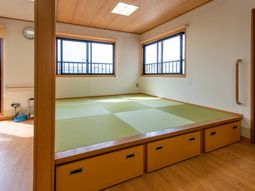 明るい和室の居室