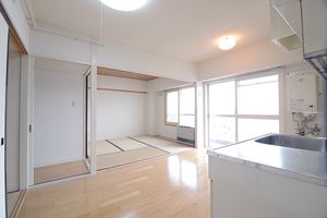 明るい和洋室の居室