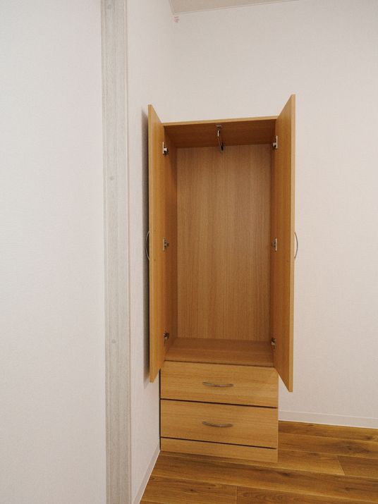 整備された木製クローゼット