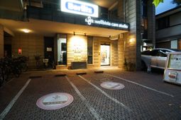 エントランスの夕方風景