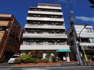 多階層の建物エントランス