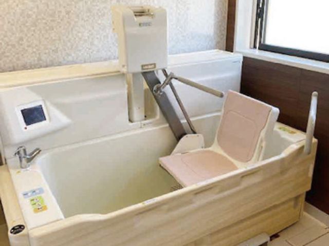 快適な浴室 浴室 広々とした快適な浴槽は、ゆったりと入浴を楽しむことができます。最新の設備で安心です。