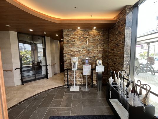 落ち着いた雰囲気の入口