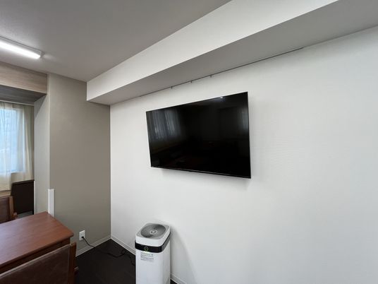 テレビ付きの共用スペース