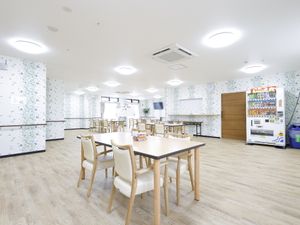 広々とした食堂空間