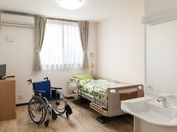 明るい居室の風景