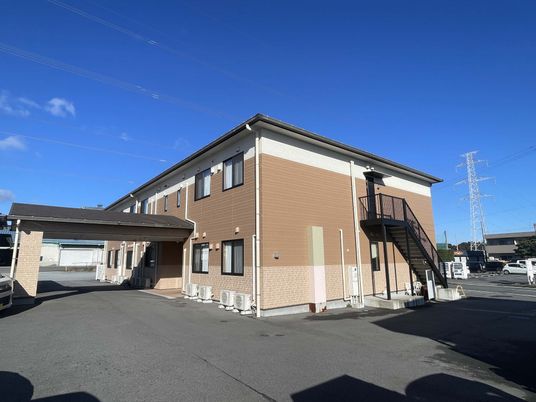 二階建ての建物外観