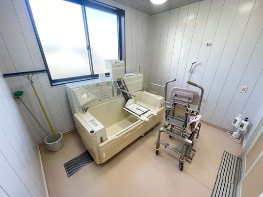 車椅子対応の浴室