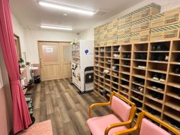 明るい廊下の靴棚
