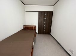 シングルベッドの居室