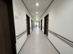 明るく清潔な廊下