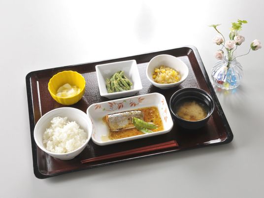 彩り鮮やかな食事セット