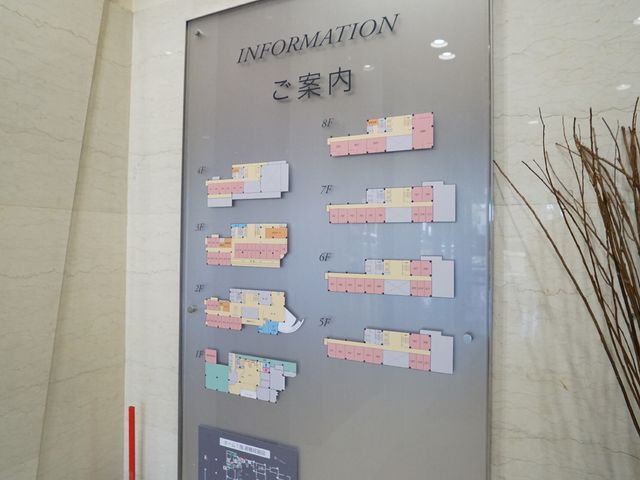 案内図つき情報掲示板 案内図 案内図が描かれた情報ボードが設置され、段取りをスムーズに行える環境が整っています。