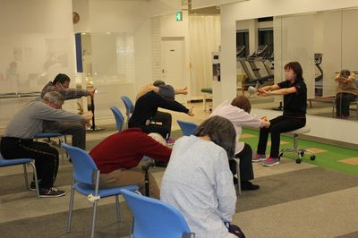 運動指導の様子、機能訓練室
