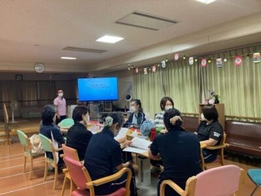 会議を囲む多目的室  