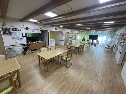 自然光の差し込むリビング