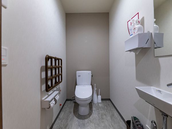 清潔なトイレの一室