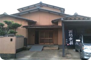 落ち着いた雰囲気の外観