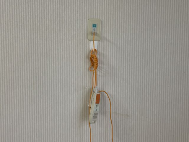 壁面のコンセント 廊下   充電器や機器用の使いやすいコンセントです。電源確保が容易に行えます。