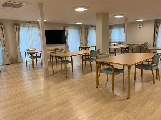 広々としたダイニングルーム