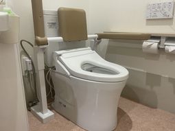 手すり付きトイレ