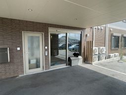 施設の入り口  