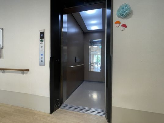 開放されたエレベーター