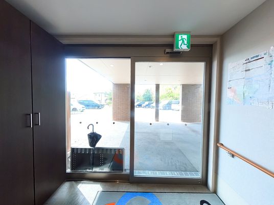 出入口付近の廊下