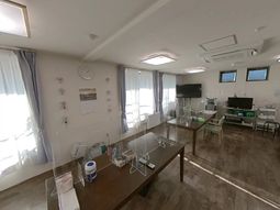 明るく広々とした共用スペース