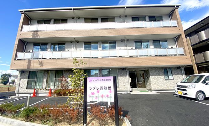 きれいな施設外観