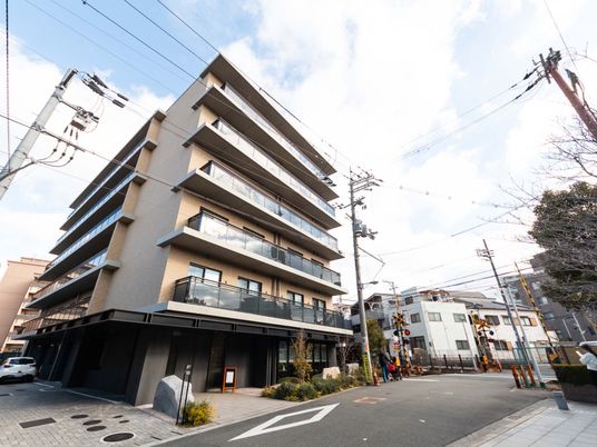 モダンな建物の外観