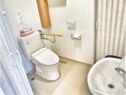 清潔なトイレと浴室