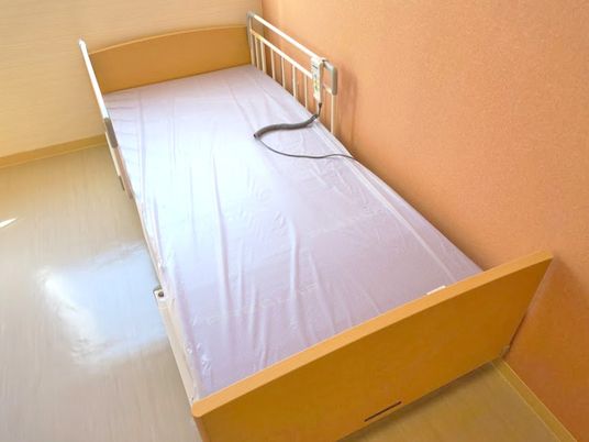 ベッドのある居室  