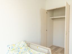 明るい居室の一角