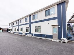 二階建ての施設外観