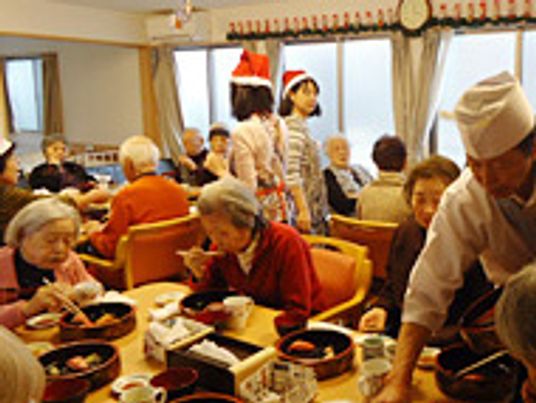 活気ある食堂風景