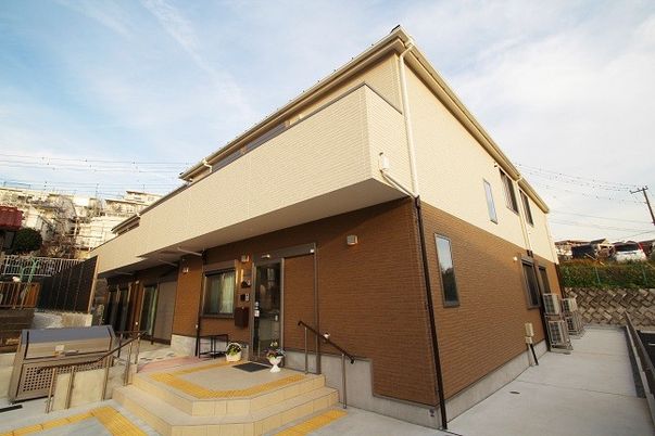 明るい外観の居宅