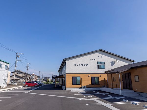 新築そうな建物の外観