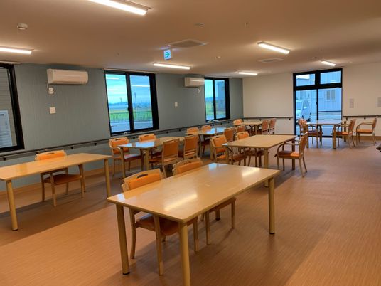 広々とした食堂の様子