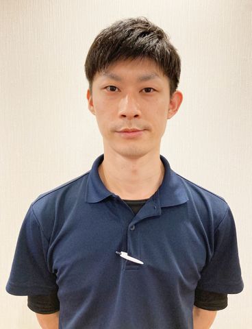 スタッフの肖像 スタッフ 落ち着いた雰囲気のスタッフが、訪れる皆様を温かく迎えます。プロフェッショナルな対応で、皆様の快適な職場環境を支えます。