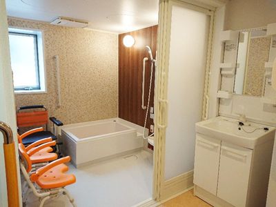 車椅子対応の浴室