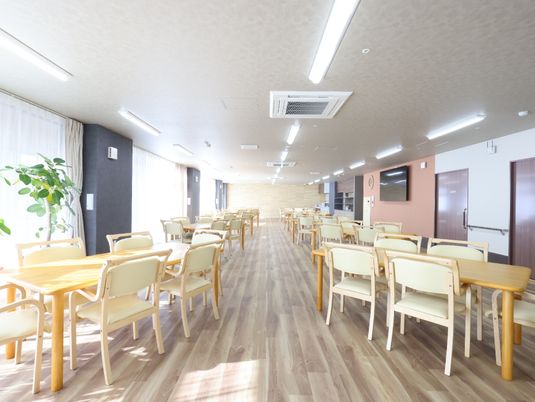 明るい食堂の様子