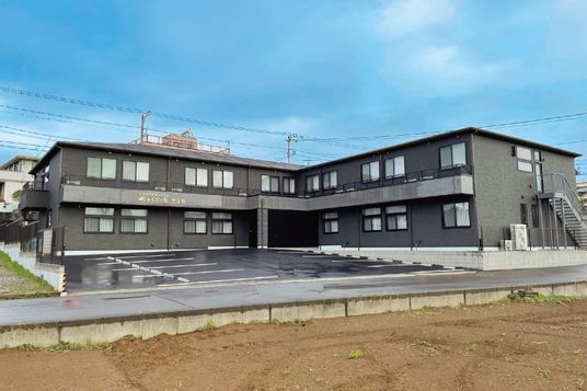 現代的な外観の建物