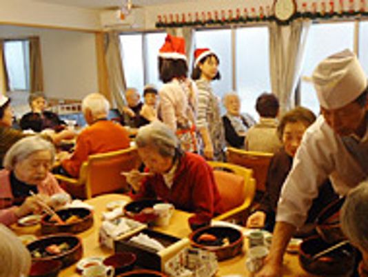 賑やかな食堂光景