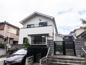 白い壁の洋風建築
