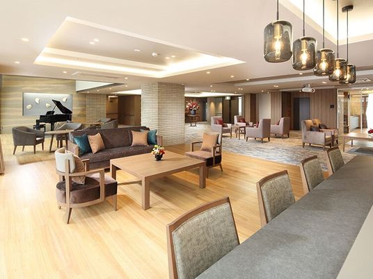 広々とした快適なラウンジ